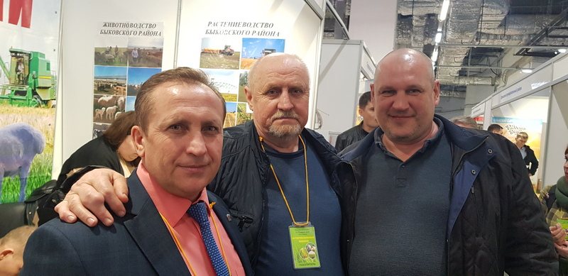 Матвеев Евгений, директор ООО "СтеклоПласт" в межрегиональной выставке "Агропромышленный комплекс" Матвеев Евгений, директор ООО "СтеклоПласт" в межрегиональной выставке "Агропромышленный комплекс"